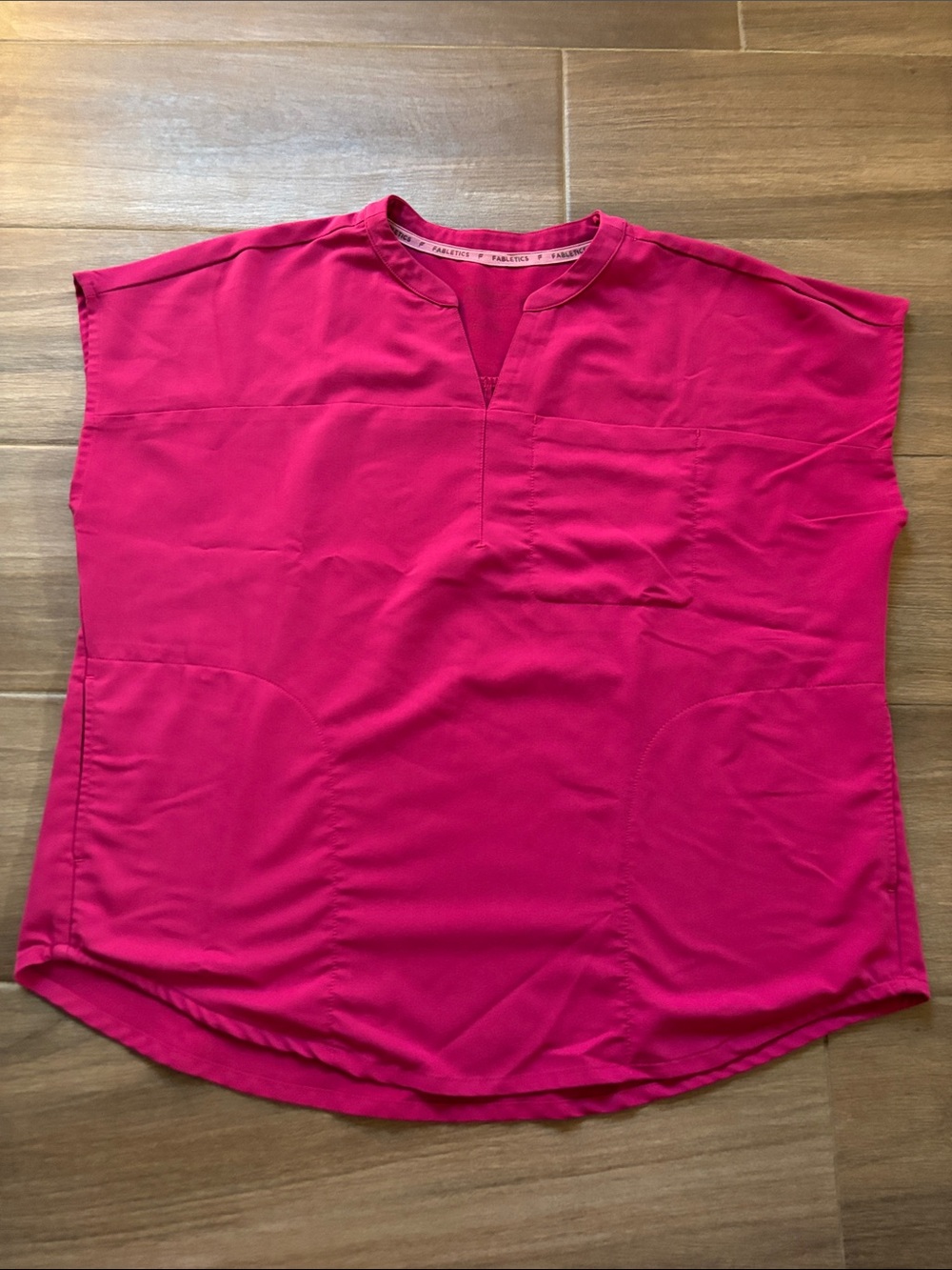Fabletics Women's Evolve Oversized Scrub Top Shirt V-Neck